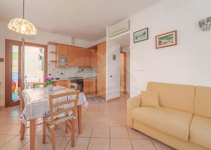 Malaga - Goelba * Porto Azzurro